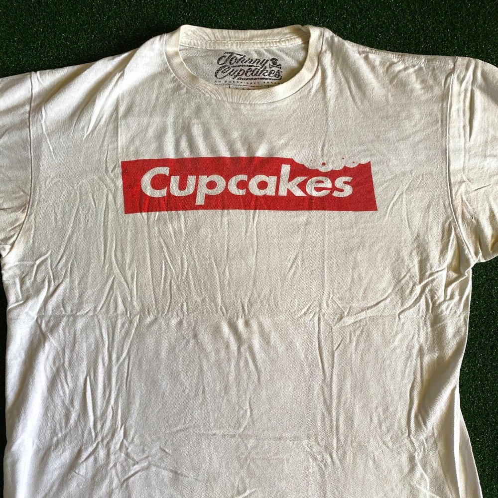 Johnny Cupcakes Box Logo Graphic Tee size L
